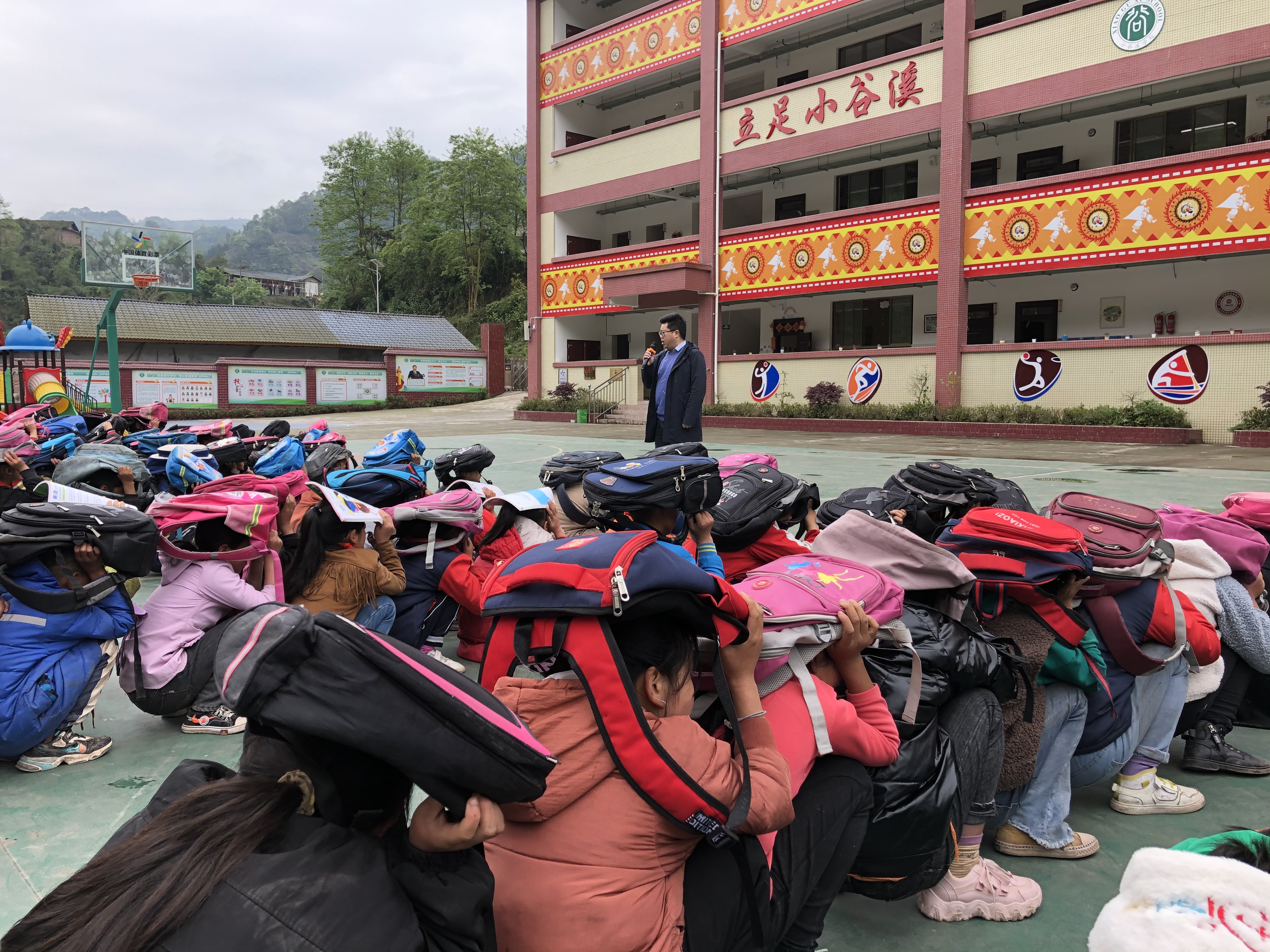 民主镇小谷溪学校